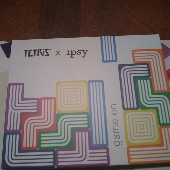 Tetris x ipsy game on eyeshadow palette - Picture 2 of 4